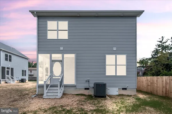 $649,999 | 207 Lincoln Colonial Beach, Colonial Beach, VA 22443