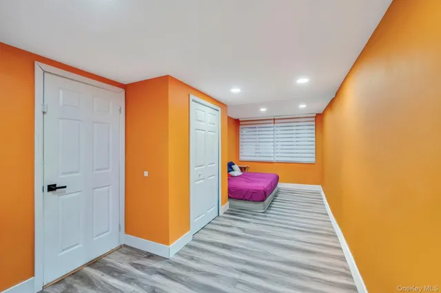 a very nice looking room with a chair