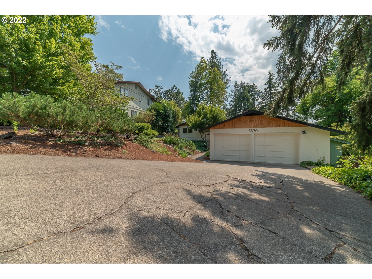 1830 Tigertail Road Eugene, OR 97405 - Photo 3 of 32 Gallery Image 3