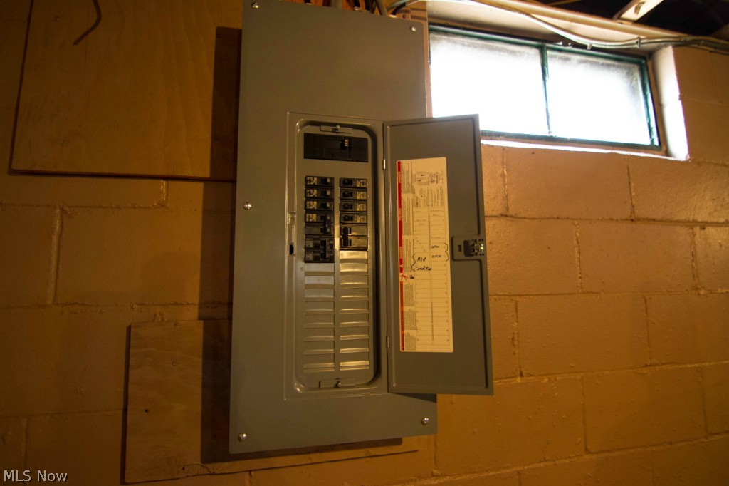 3415 Birchdale Road Northwest Canton, OH 44708 - Photo 15 of 18 150 amp electric.