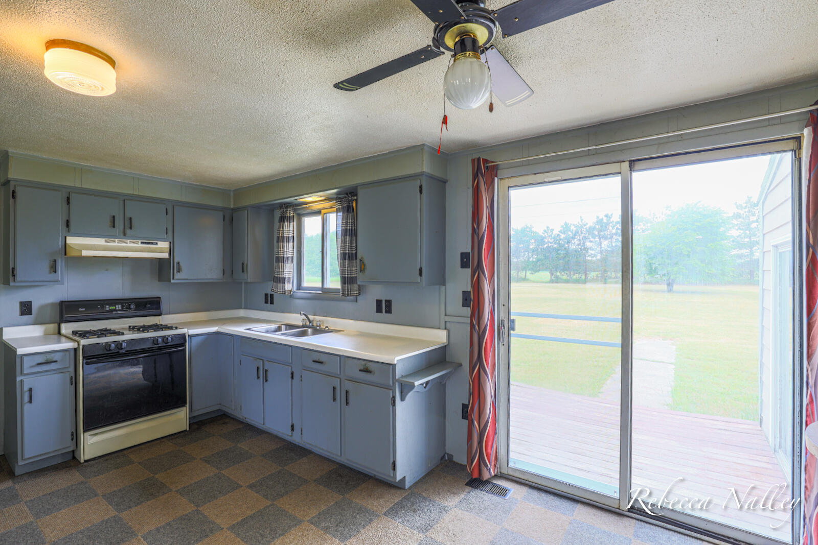3150 South Patterson Road Wayland, MI 49348 - Photo 8 of 31 Kitchen