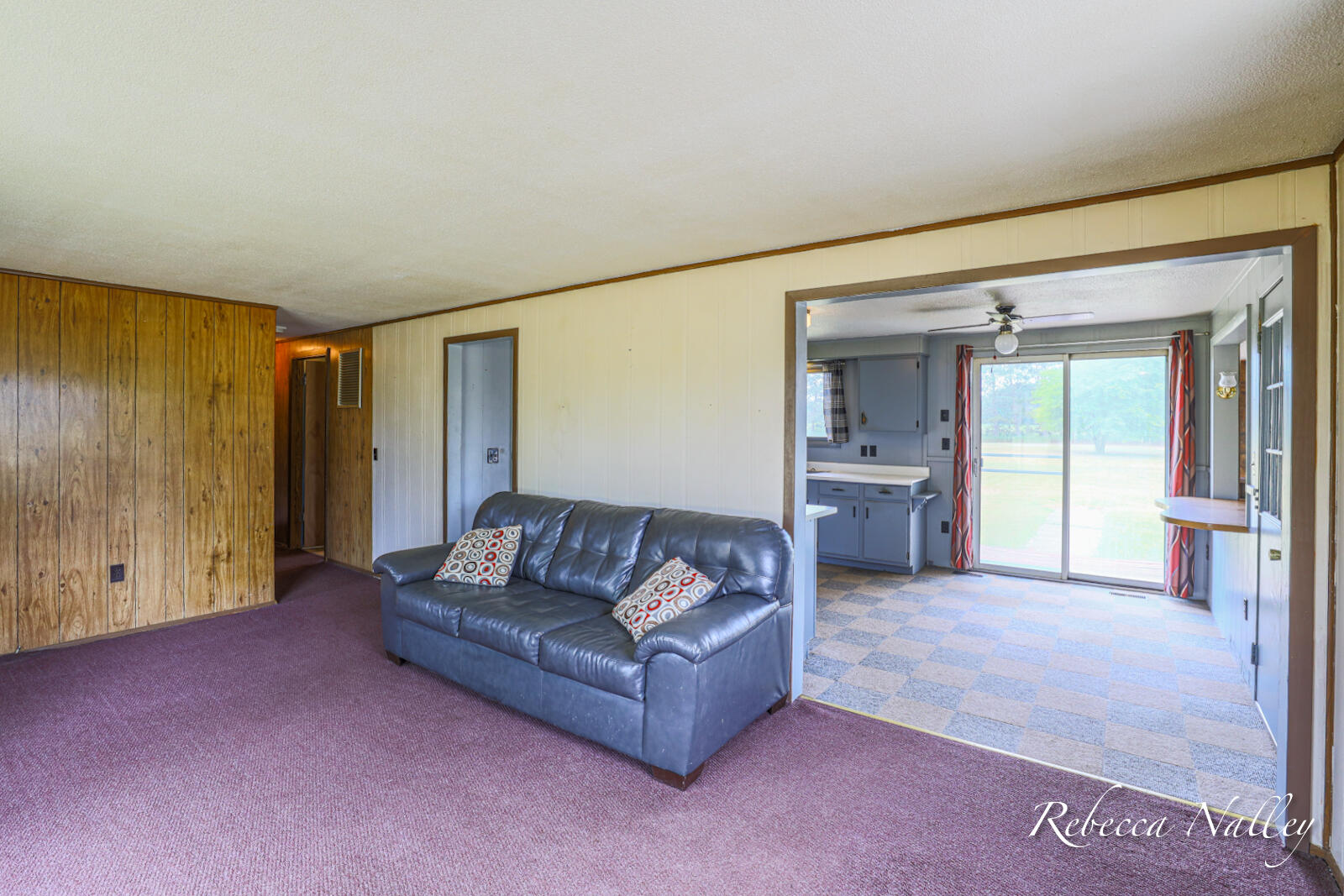 3150 South Patterson Road Wayland, MI 49348 - Photo 9 of 31 Living Room