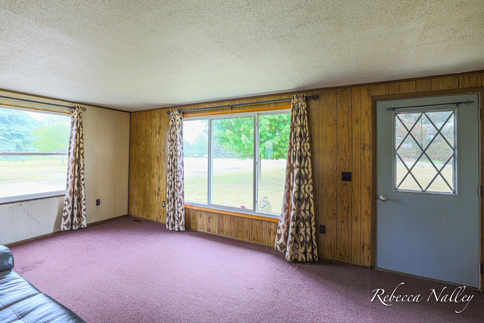 3150 South Patterson Road Wayland, MI 49348 - Photo 10 of 31 Living Room