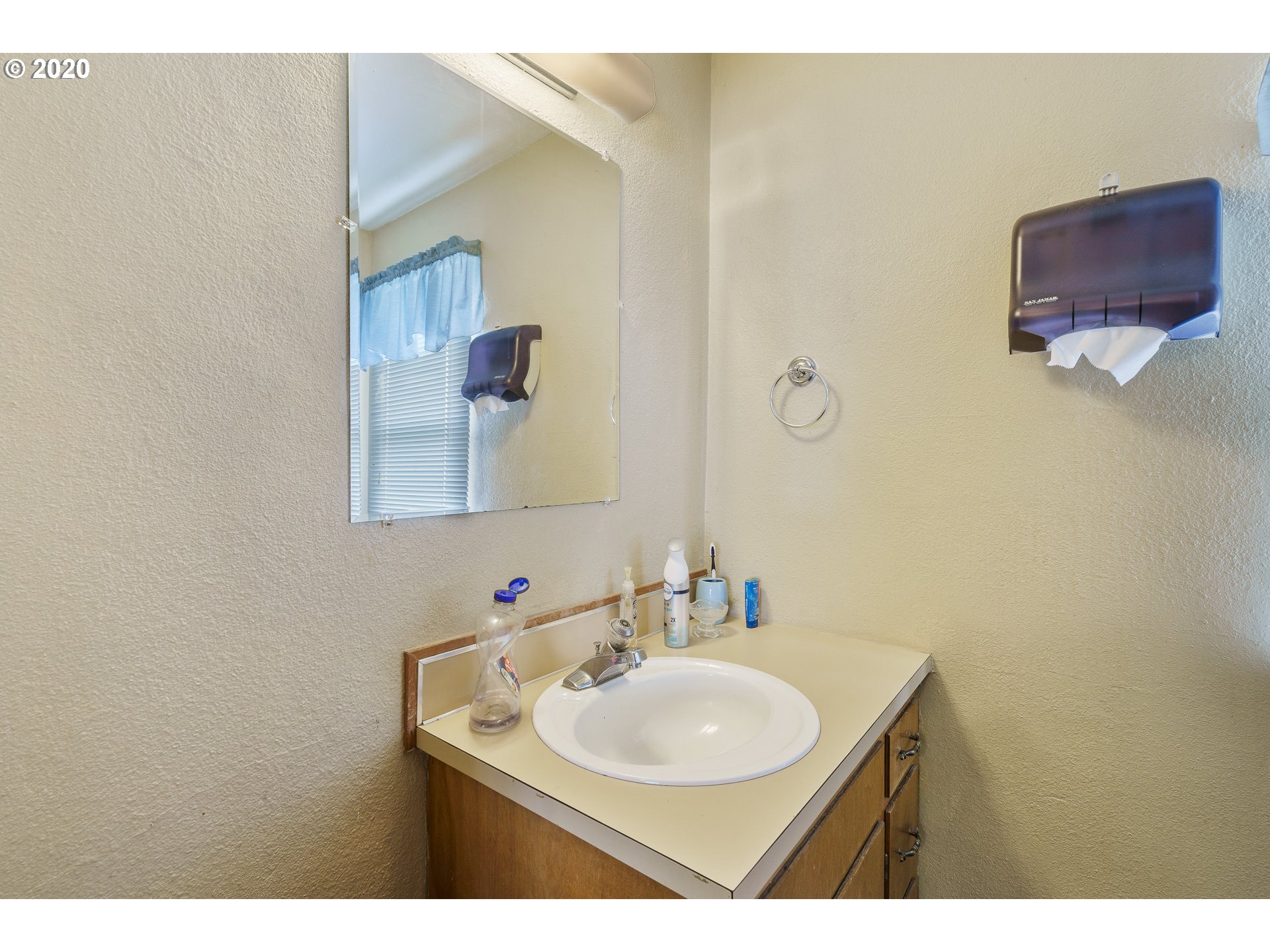 705 Southwest Queen Avenue Albany, OR 97321 - Photo 6 of 11 Gallery Image 6
