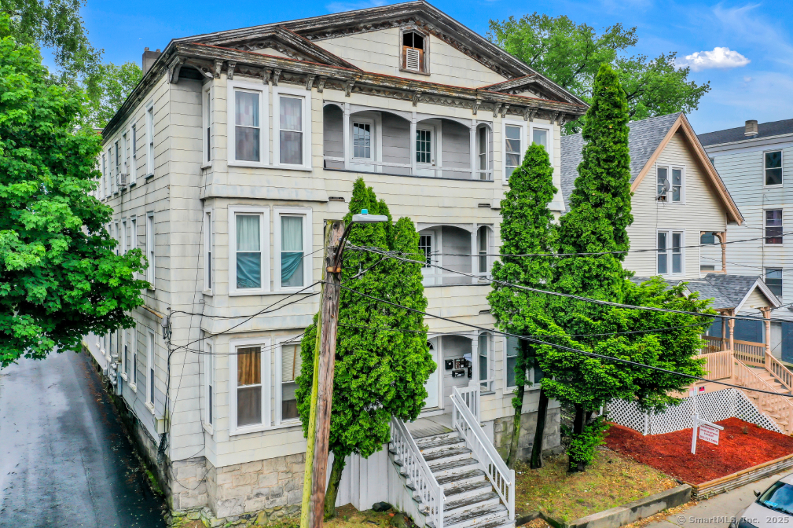 915 South Main Street Waterbury, CT 06706 - Photo 1 of 7