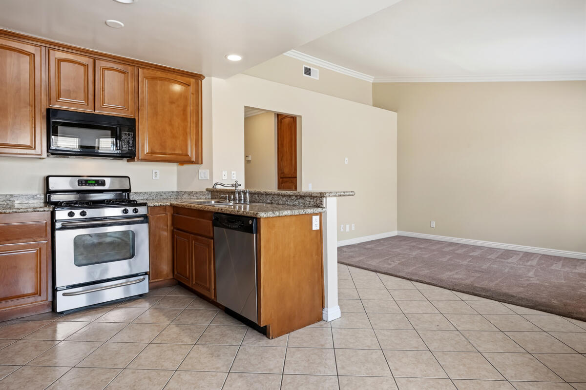 40800 Breezy Pass Road, Unit B Palm Desert, CA 92211 - Photo 10 of 36 9