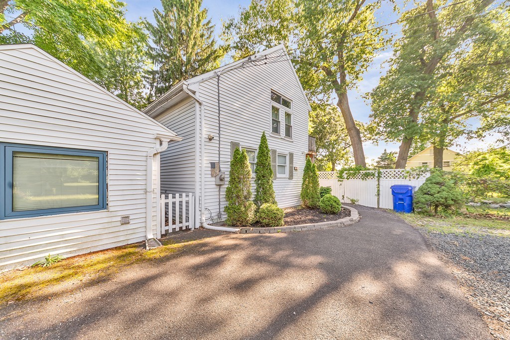 115 Edgemere Road Springfield, MA 01119 - Photo 3 of 21 Gallery Image 3
