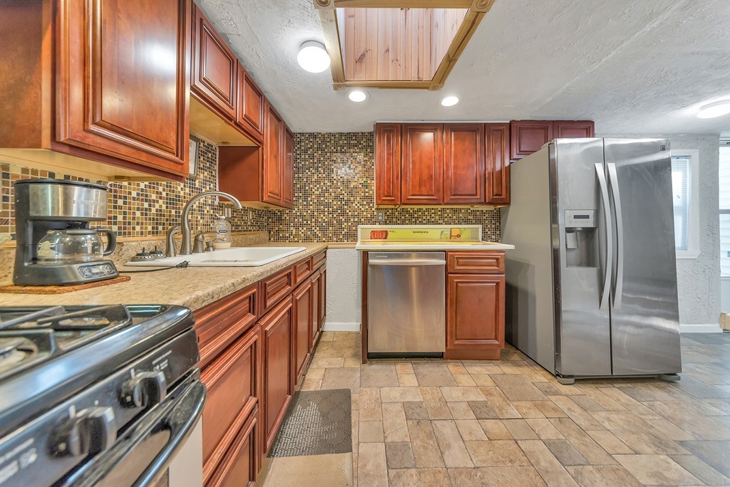 115 Edgemere Road Springfield, MA 01119 - Photo 6 of 21 Gallery Image 6