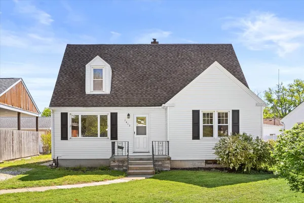 $155,000 | 1413 South Monroe Street, Streator, IL 61364