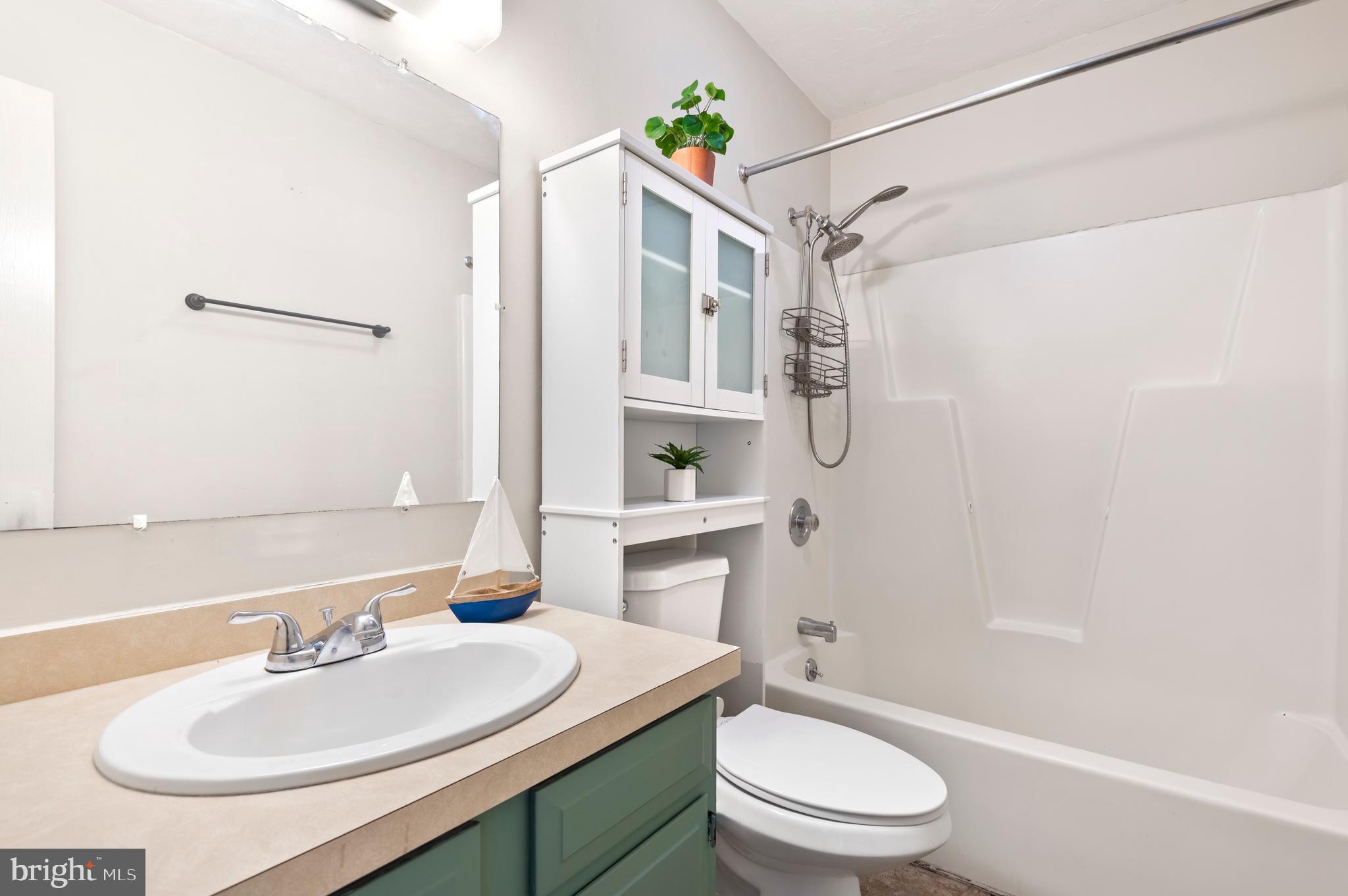 116 Edward Street Hanover, PA 17331 - Photo 20 of 33 Upstairs Hall Bathroom