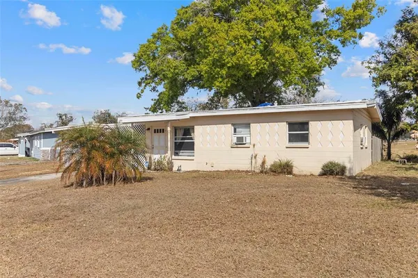 a view of a house with a backyard