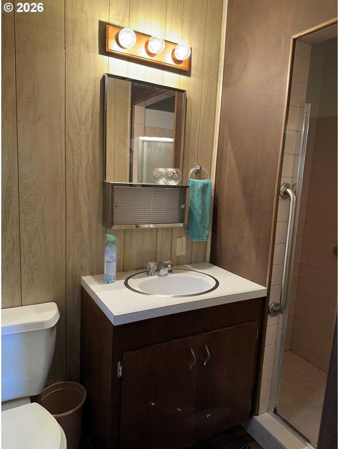 610 Southeast Isaac Avenue Pendleton, OR 97801 - Photo 22 of 27 Attached Bathroom #1