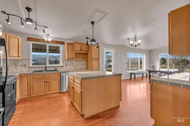 $485,000 | 2852 Sagebrush Drive, Homedale, ID 83628