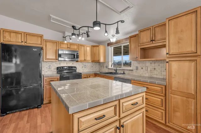 $485,000 | 2852 Sagebrush Drive, Homedale, ID 83628