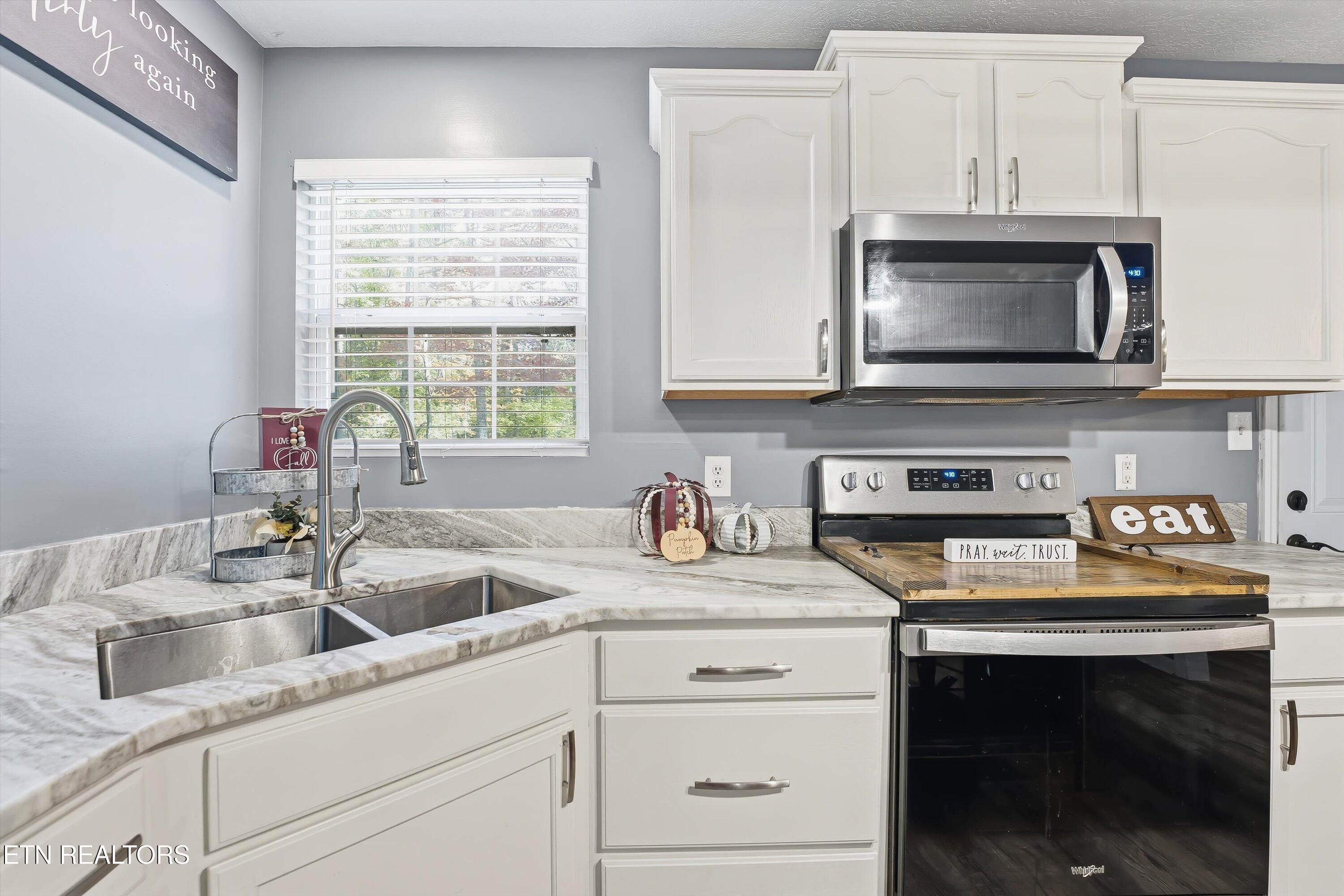 2629 Chukar Road Knoxville, TN 37923 - Photo 12 of 25 Kitchen