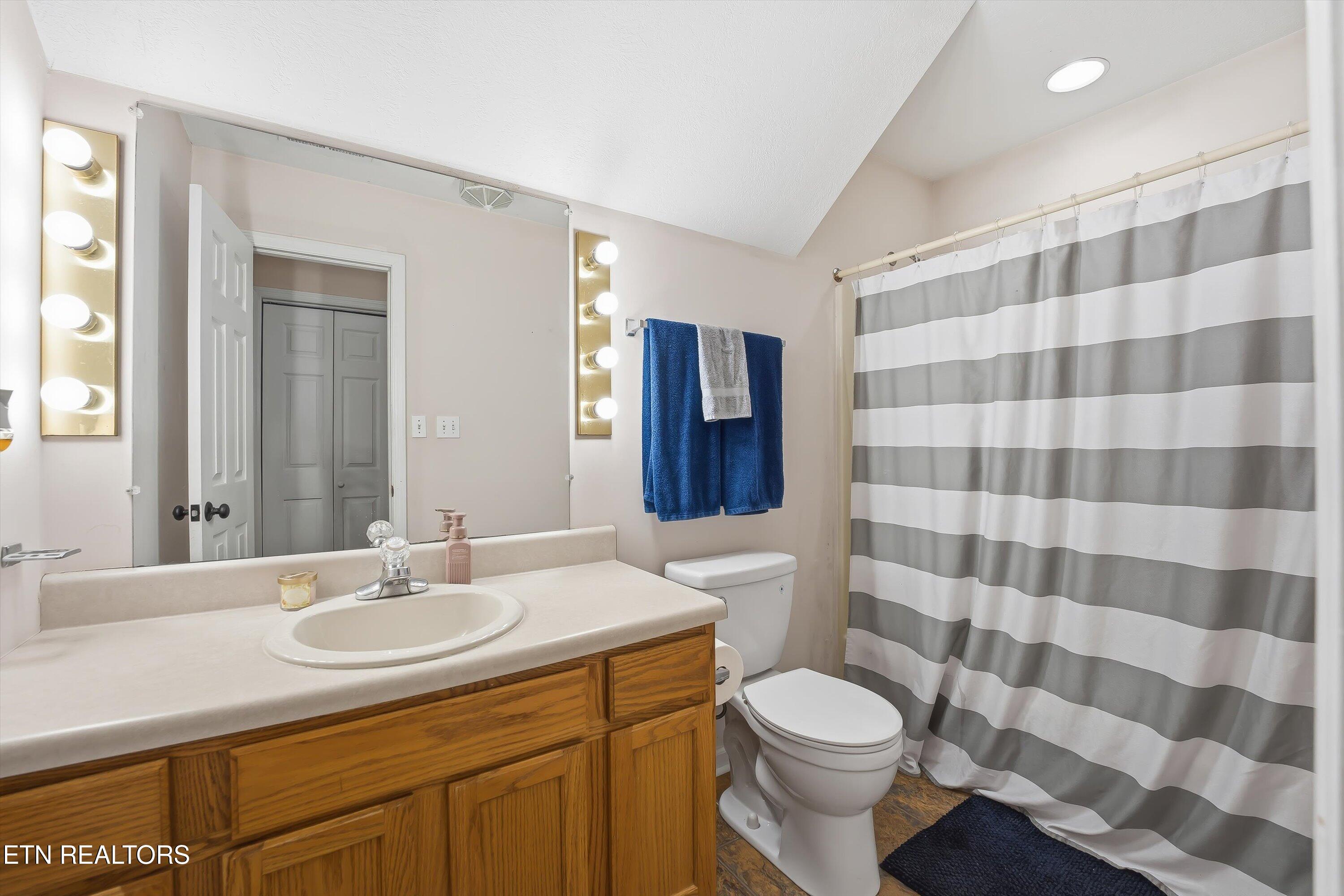 2629 Chukar Road Knoxville, TN 37923 - Photo 21 of 25 Hall Bathroom