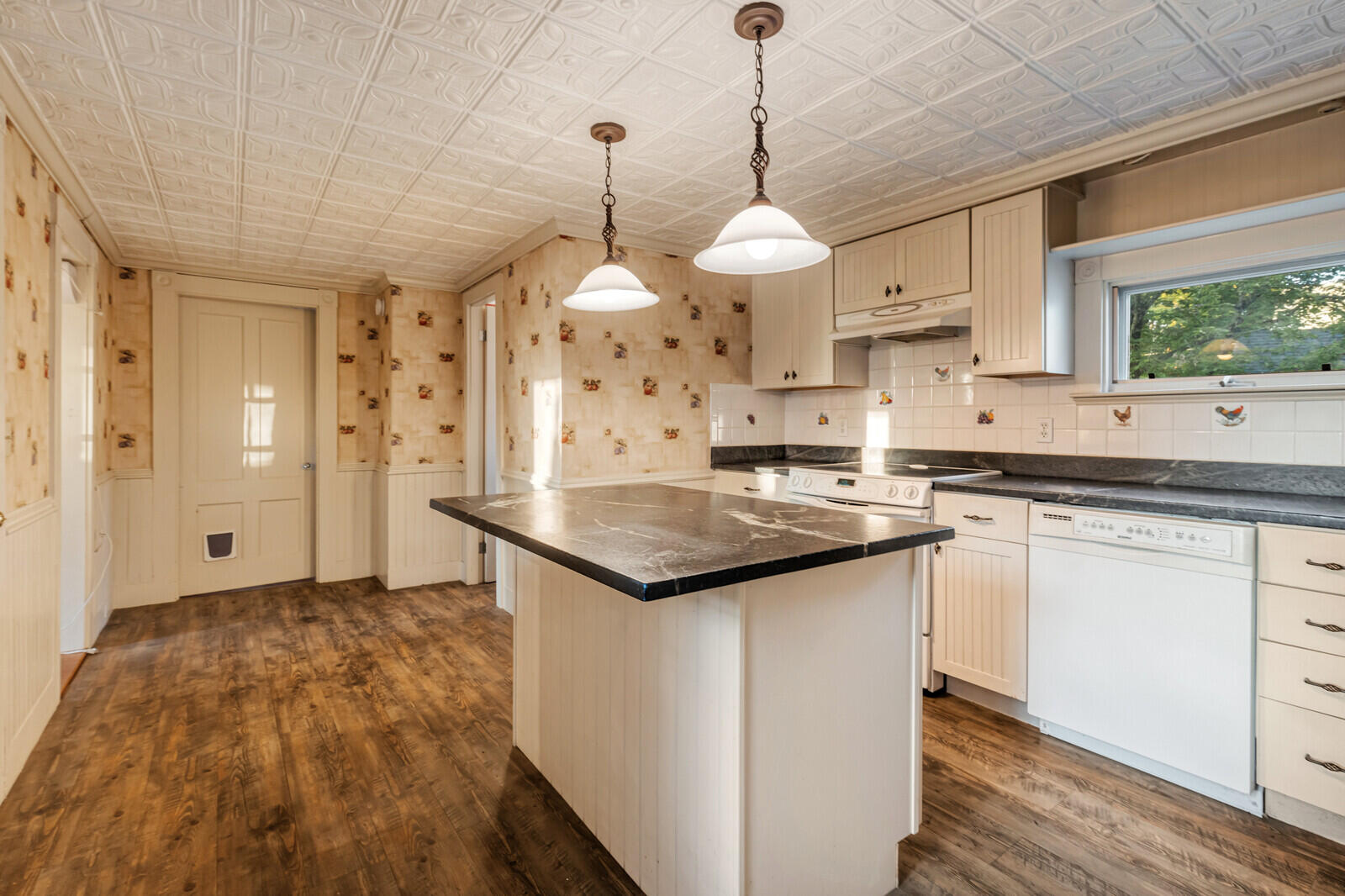 594 Water Street Gardiner, ME 04345 - Photo 15 of 50 06_BP5A0062_DxO_mls