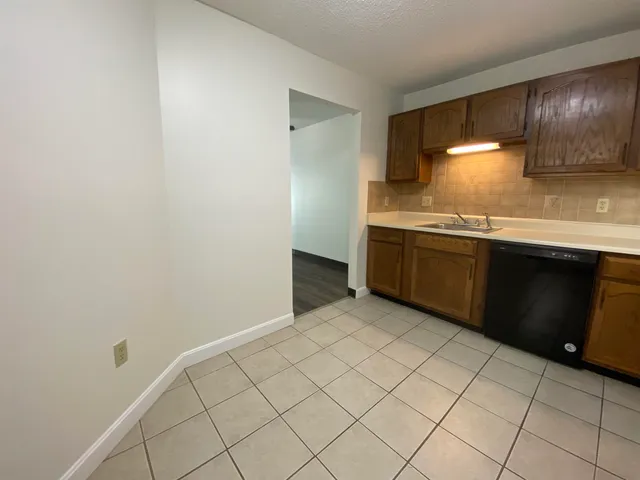 $1,710 | 377 Huse Road, Unit 35, Manchester, NH 03103