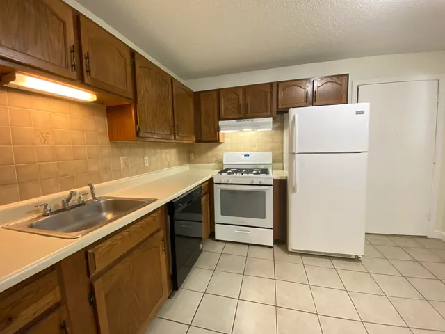 $1,710 | 377 Huse Road, Unit 35, Manchester, NH 03103