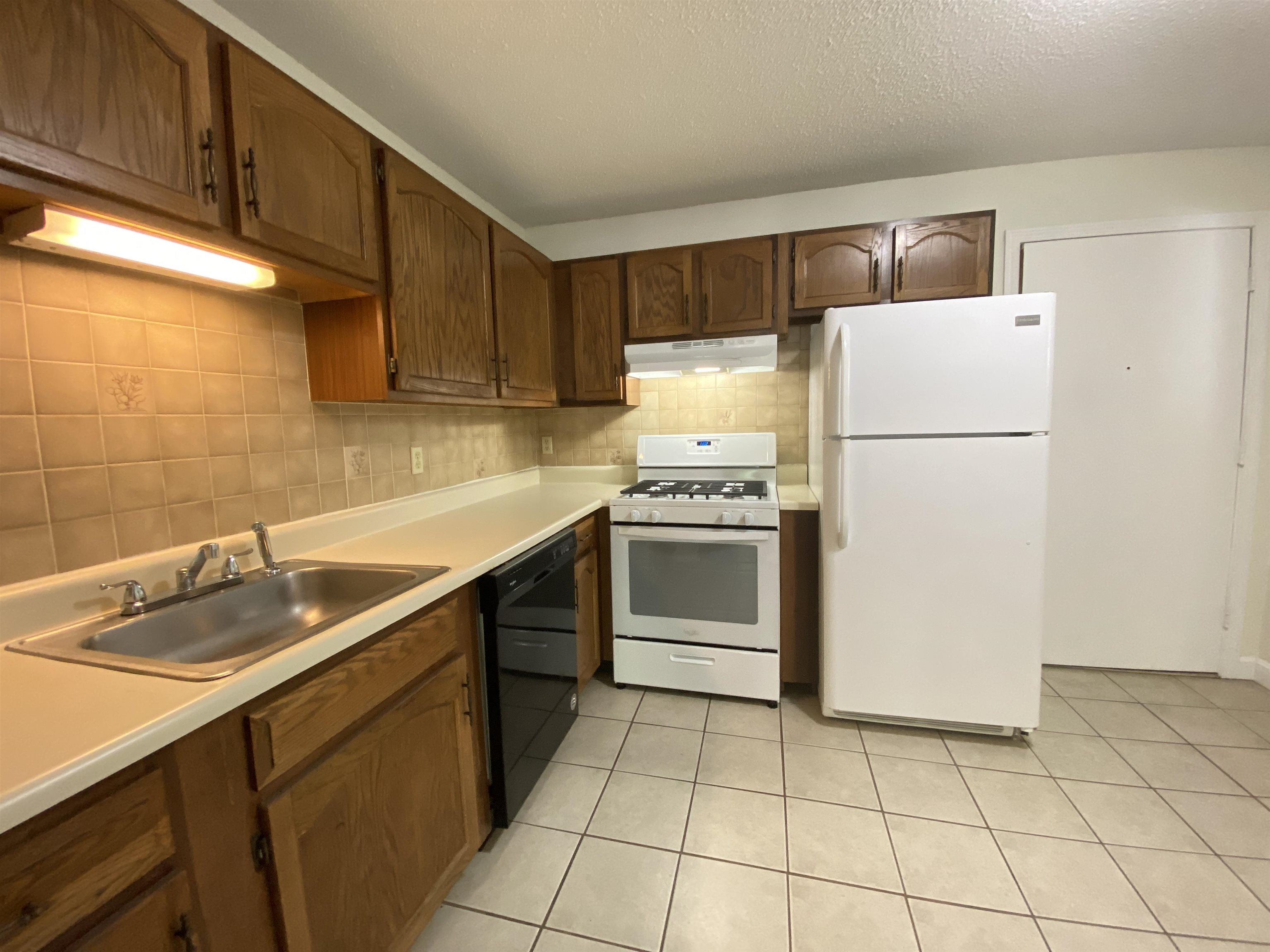 377 Huse Road, Unit 35 Manchester, NH 03103 - Photo 12 of 32