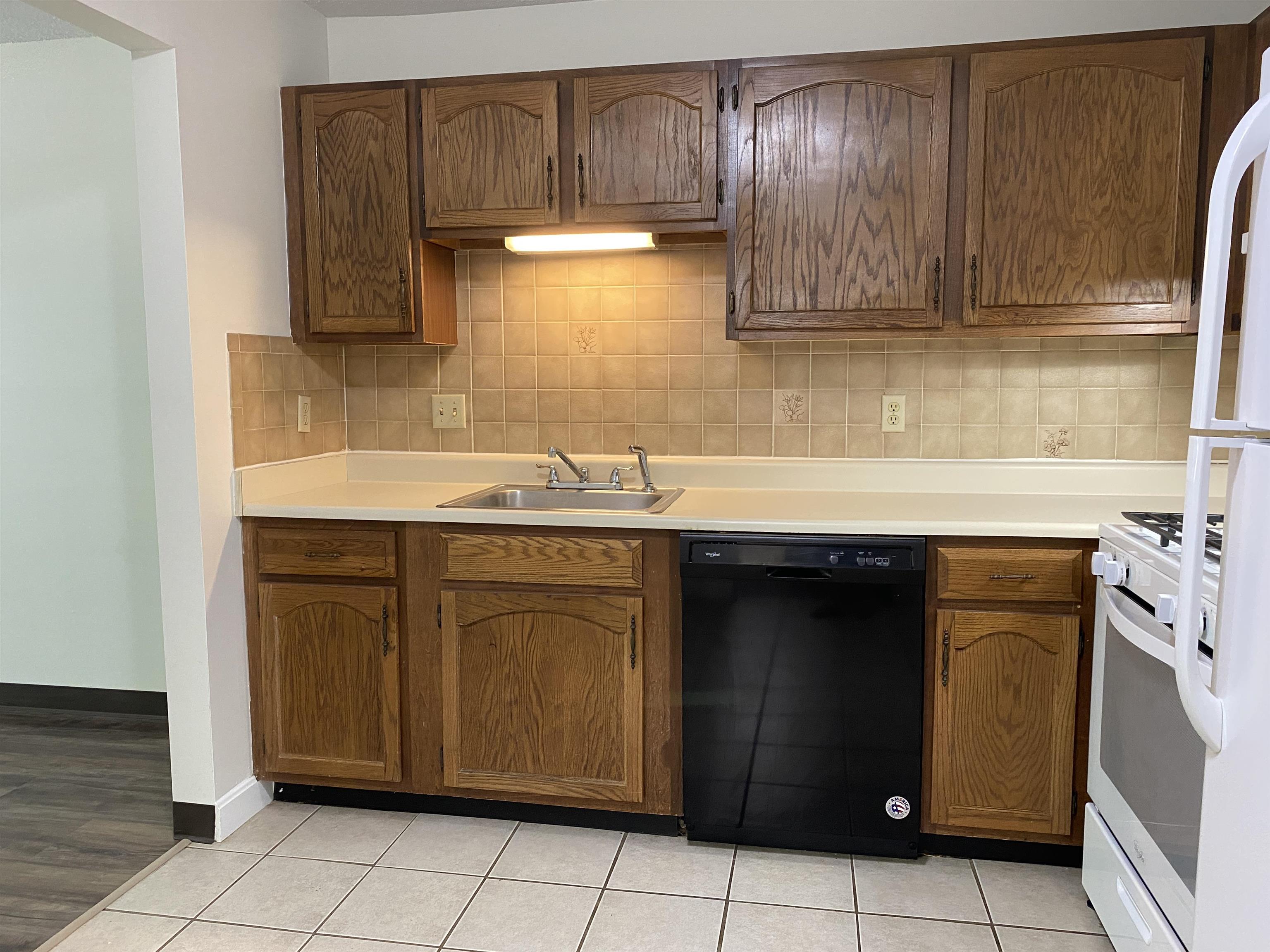 377 Huse Road, Unit 35 Manchester, NH 03103 - Photo 13 of 32