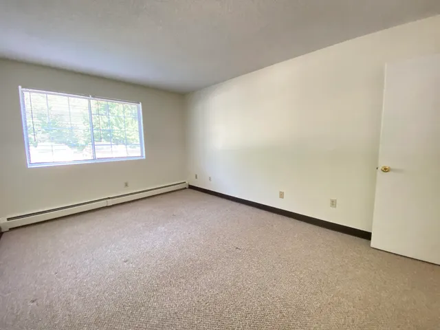 $1,710 | 377 Huse Road, Unit 35, Manchester, NH 03103