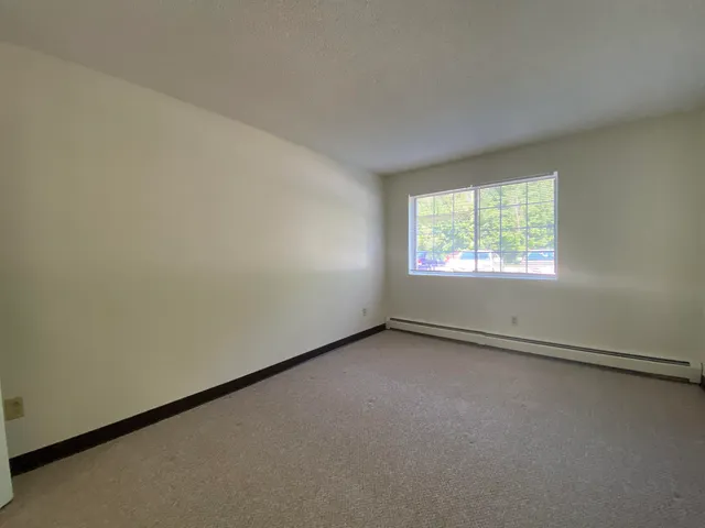 $1,710 | 377 Huse Road, Unit 35, Manchester, NH 03103