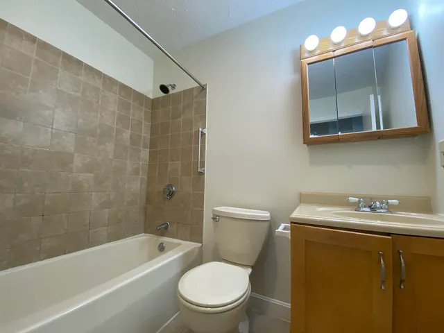 $1,710 | 377 Huse Road, Unit 35, Manchester, NH 03103