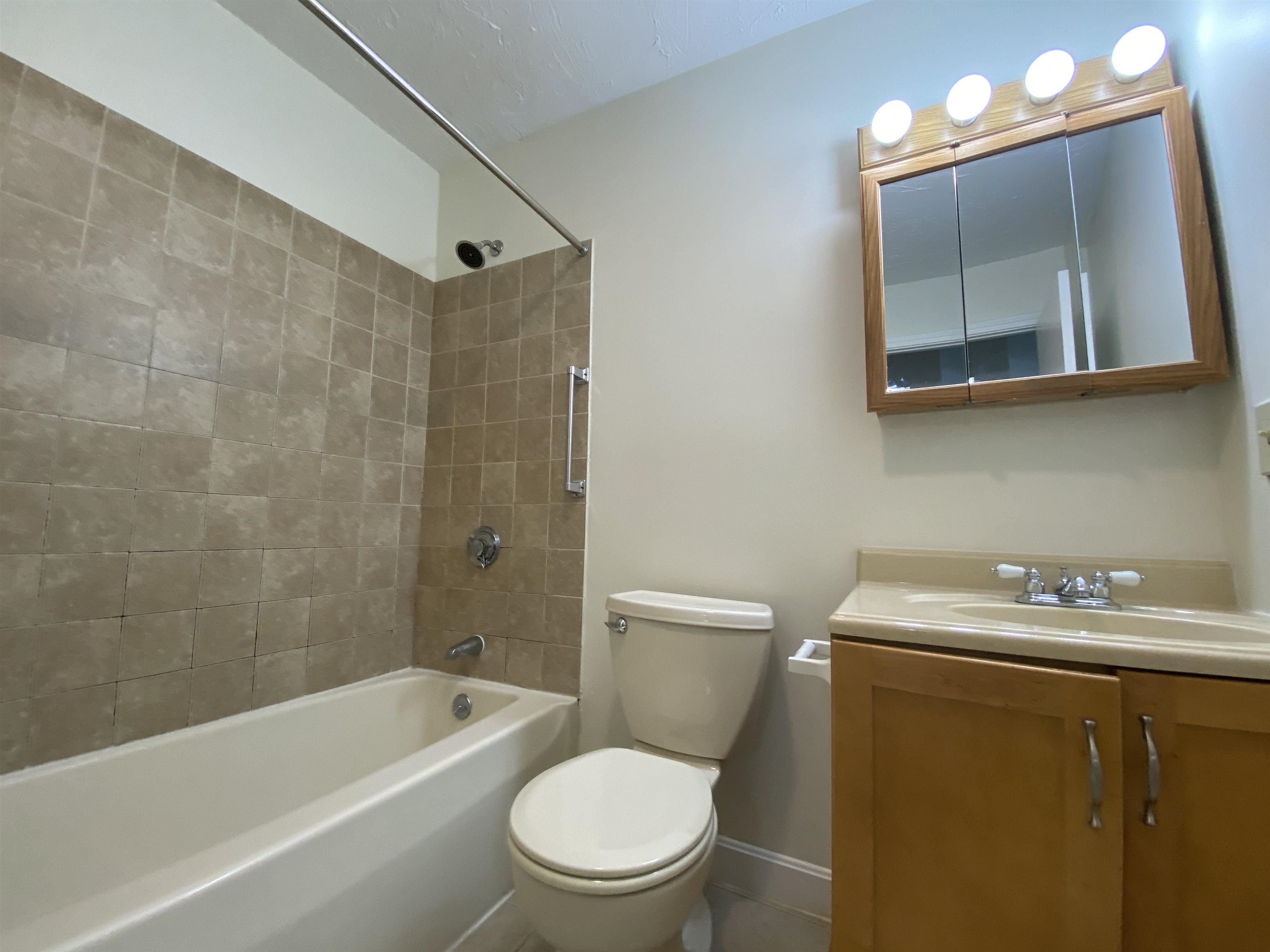 377 Huse Road, Unit 35 Manchester, NH 03103 - Photo 22 of 32