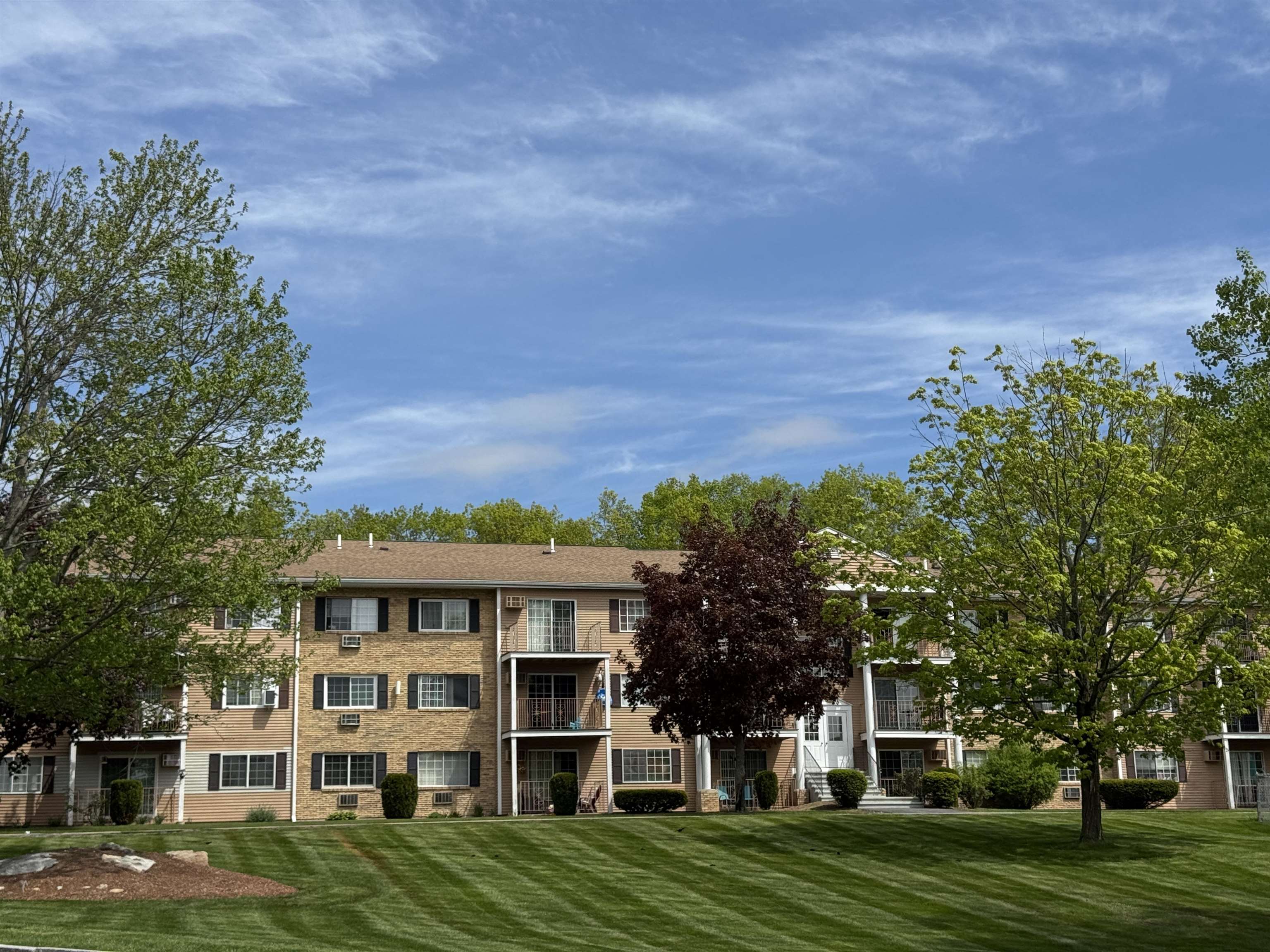 377 Huse Road, Unit 35 Manchester, NH 03103 - Photo 4 of 32