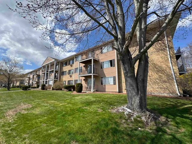 $1,710 | 377 Huse Road, Unit 35, Manchester, NH 03103