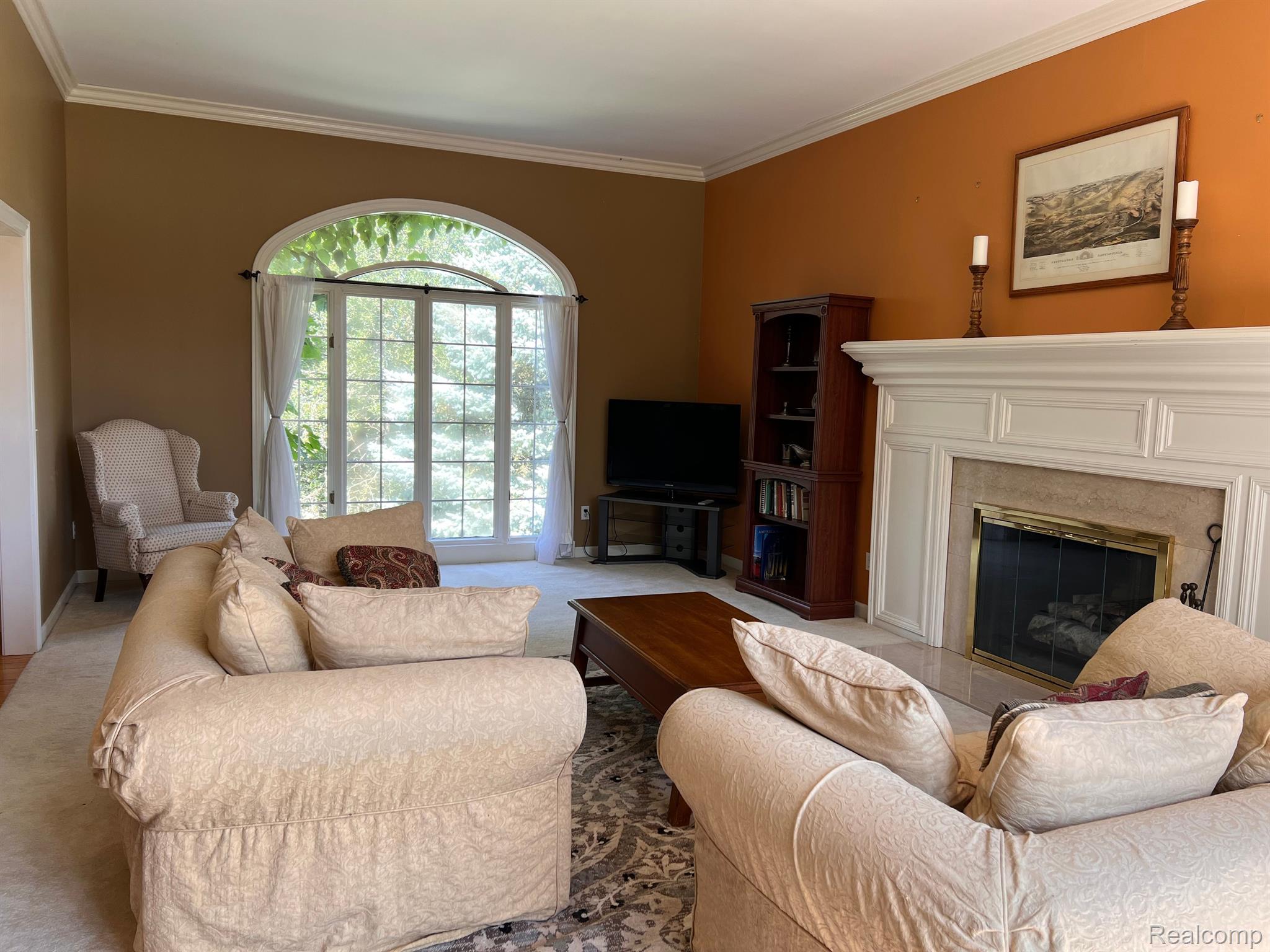 3384 Greenspring Lane Rochester, MI 48309 - Photo 23 of 58 Living Room