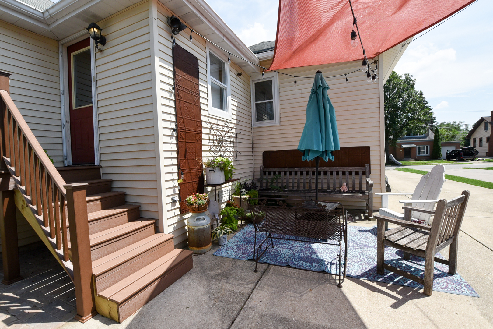 220 East Burlington Street Riverside, IL 60546 - Photo 24 of 31 a view of a chairs and table in the back yard of the house