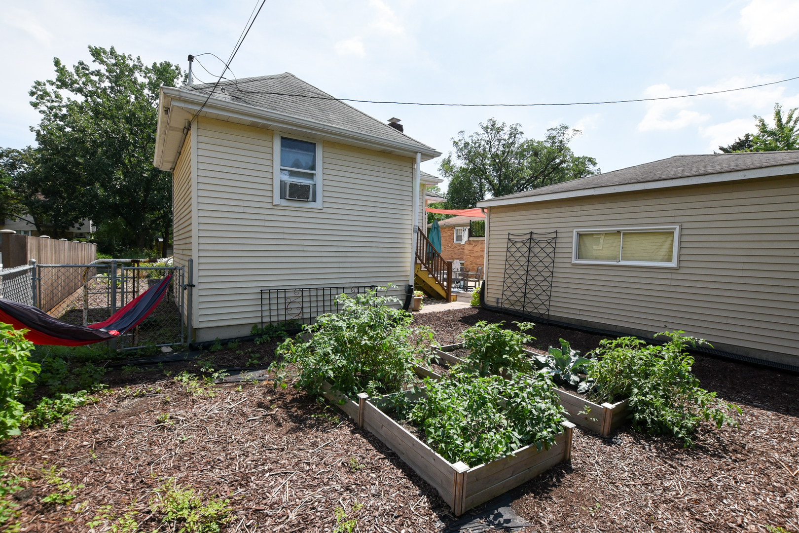 220 East Burlington Street Riverside, IL 60546 - Photo 27 of 31 a view of a back yard of the house