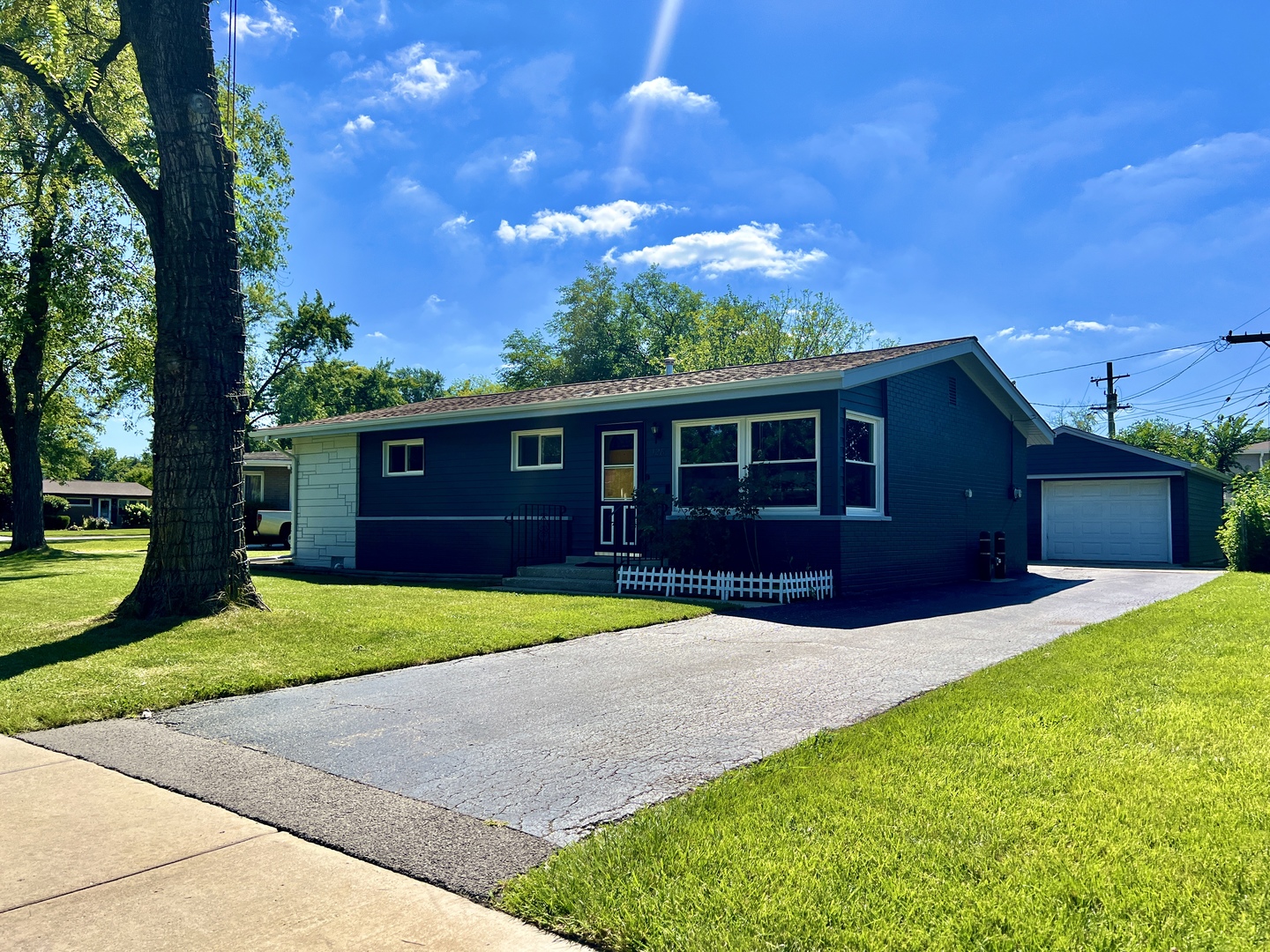 128 East Normandy Drive Addison, IL 60101 - Photo 2 of 17