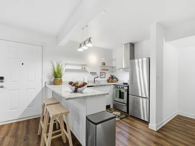 $229,000 | 5512 East Lake Drive, Unit C, Lisle, IL 60532