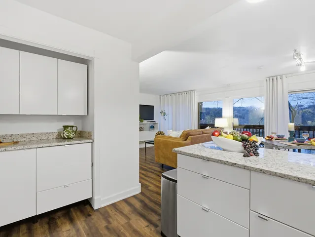 $229,000 | 5512 East Lake Drive, Unit C, Lisle, IL 60532