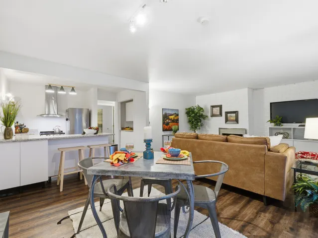 $229,000 | 5512 East Lake Drive, Unit C, Lisle, IL 60532