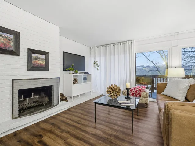 $229,000 | 5512 East Lake Drive, Unit C, Lisle, IL 60532