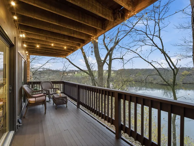 $229,000 | 5512 East Lake Drive, Unit C, Lisle, IL 60532