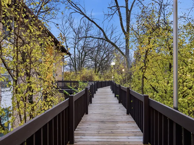 $229,000 | 5512 East Lake Drive, Unit C, Lisle, IL 60532