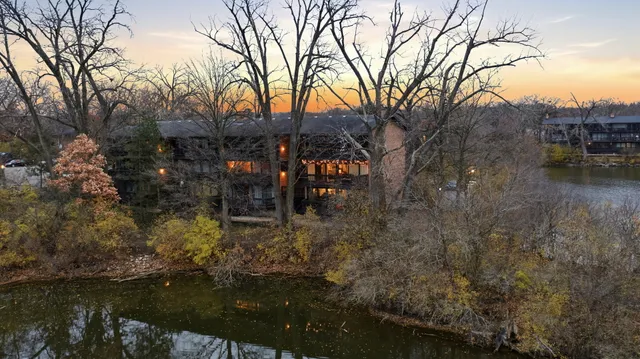 $229,000 | 5512 East Lake Drive, Unit C, Lisle, IL 60532