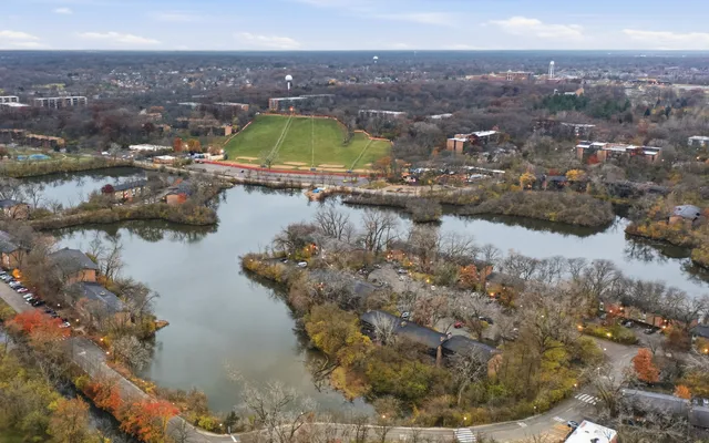 $229,000 | 5512 East Lake Drive, Unit C, Lisle, IL 60532