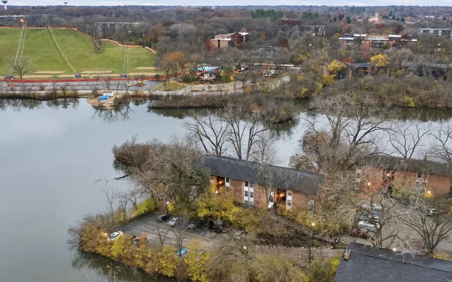 $229,000 | 5512 East Lake Drive, Unit C, Lisle, IL 60532