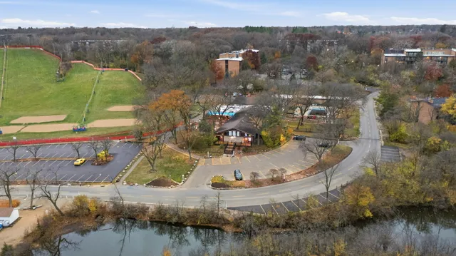 $229,000 | 5512 East Lake Drive, Unit C, Lisle, IL 60532