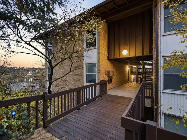 $229,000 | 5512 East Lake Drive, Unit C, Lisle, IL 60532