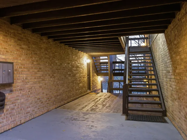 $229,000 | 5512 East Lake Drive, Unit C, Lisle, IL 60532