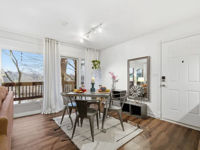 $229,000 | 5512 East Lake Drive, Unit C, Lisle, IL 60532