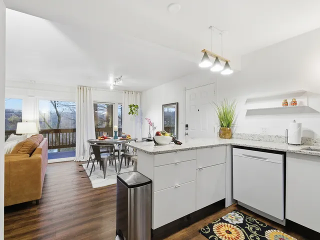 $229,000 | 5512 East Lake Drive, Unit C, Lisle, IL 60532