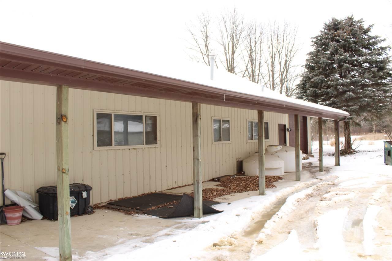22717 Armada Center Road Armada, MI 48005 - Photo 5 of 19 31339807-4.JPG